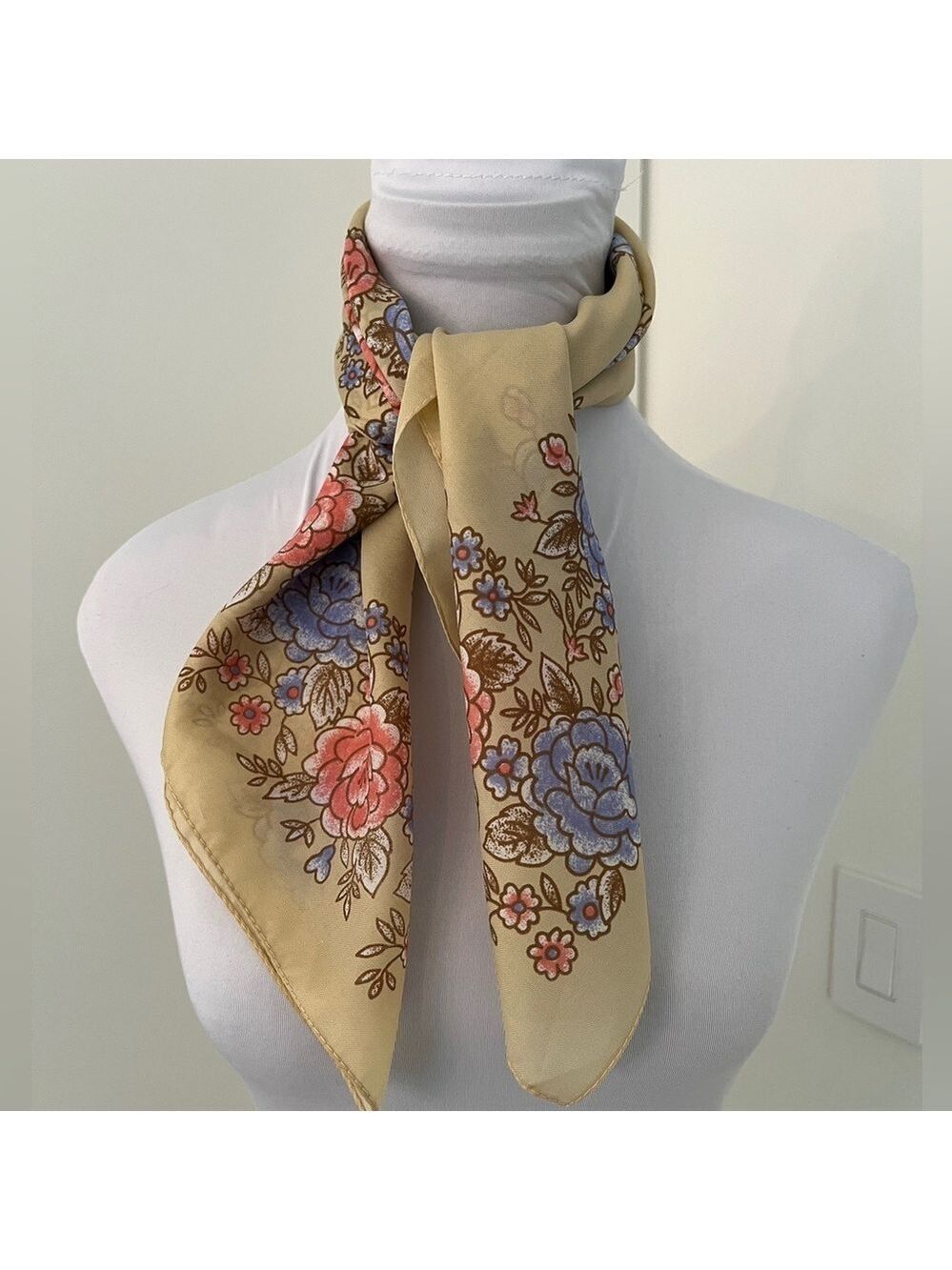 VINTAGE Square Floral Scarf Made Italy Floral Pattern Cottagecore Neck Scarf - Picture 3 of 10